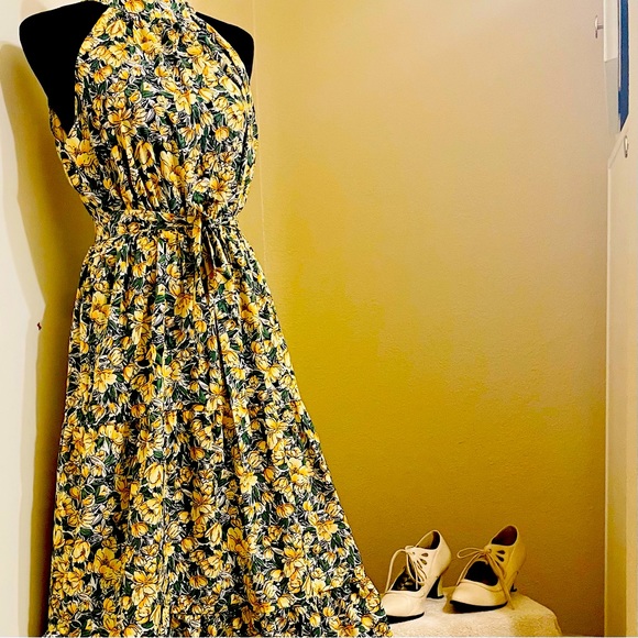 Maxi Dress with yellow flowers. - Picture 8 of 8